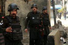 V samomorilskem napadu v Pešavarju ubiti trije ljudje