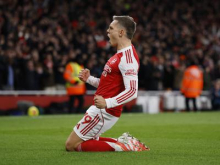 Arsenal suveren na mestnem derbiju, United igra z Evertonom