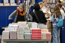 Branje je potovanje: Začel se je 41. Slovenski knjižni sejem, letos z dodatnim dnem in 300 dogodki