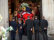 It's a 'myth' Tony Blair had to convince Buckingham Palace to give Diana her Westminster Abbey funeral… plans were being drawn up before anyone from the government EVER attended a meeting, claims ROBERT HARDMAN