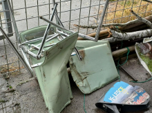 Starejši mladoletnik, ki je na železniško progo nastavil nevarne predmete, v priporu