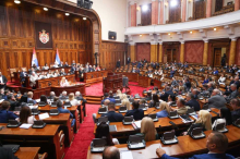 NAKON HAOSA KOJI JE NAPRAVILA OPOZICIJA, POSLANICI NASTAVILI RAD: Sednica Skupštine kasnila dva sata zbog nasilja blokadera