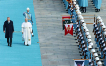 Leon XIV. Erdogana pozval, naj sprejme vlogo posrednika med narodi