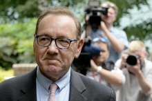 Kevin Spacey prihodnje leto znova na sodišče. Trije tožniki ga obtožujejo spolnega nadlegovanja.