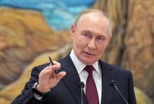 Putin vztraja pri zahtevi, da Ukrajina umakne sile z ukrajinskega ozemlja, ki si ga prisvaja Rusija