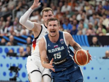 Slovenci pred prvo oviro v boju za svetovno prvenstvo