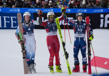 Kranjec zaradi napake v spodnjem delu ostal brez stopničk, prva zmaga Brennsteinerja