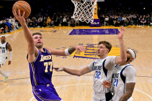 Dončić z veliko pomoči Reavesa vodil Lakerse do sladke zmage nad Dallasom