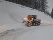 PALO VIŠE OD 20 CENTIMETARA SNEGA ZA NOĆ: Mećava okovala ovaj deo Srbije, nadležni apeluju: Ne krećite na put bez zimske opreme