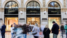 Il futuro di Prada: “Concentrati su Versace, nessun’altra acquisizione per i prossimi tre anni”