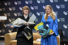 Prejemnici nagrade mira sta Tanja Petrič in Marija Švajncer