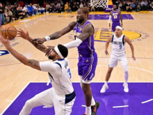 Anthony Davis po vrnitvi proti Lakersom znova na stranskem tiru