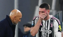 Dušan Vlahović u suzama izašao s terena