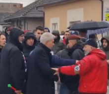 BLOKADERI U MIONICI NAPALI ŠEFA POSMATRAČKE ORGANIZACIJE 