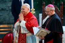 Papež vernike v Libanonu pozval, naj ohranijo upanje