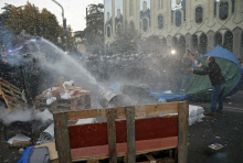 BBC: Gruzijske oblasti naj bi proti protestnikom uporabile kemično orožje iz 1. svetovne vojne