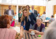 DA PRAZNIKE DOČEKATE MIRNIJE, SA VIŠE SIGURNOSTI I OSMEHA: Ministarka Stamenkovski čestitala najstarijima povećanje penzija