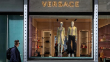 Prada veste Versace: chiuso l’acquisto per 1,25 miliardi