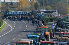 Evzoni blokiran! Štrajk poljoprivrednika paralisao zemlju, ovo su alternativne rute iz Srbije kojima možete stići u Grčku