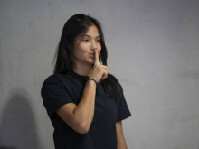 Emma Raducanu je našla mirnost, a še vedno jo presenetijo fotografi