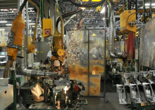 Veljati bo začela shema o skrajšanem delovnem času, ki bo podjetjem pomagala premostiti težave