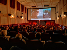 Kino brez ovir: film približati tudi gluhim in naglušnim ter slepim in slabovidnim