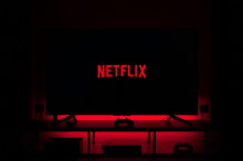 Netflix kupil Warner Bros Discovery za 72 milijard dolarjev ￼