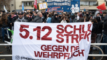 Demonstrationen: Schüler-Demonstration gegen Wehrdienst-Pläne in Berlin