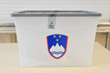 Svoboda in SDS naklonjena odpravi volilnega molka. SD in Levica poudarila nujo po tehtnem razmisleku