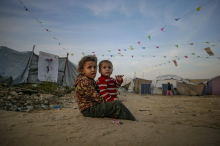 Izraelske sile v času prekinitve ognja ubile več kot 70 otrok. V Gazi tisoče otroških amputirancev.