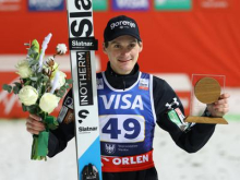 Domen Prevc v Wisli nadaljeval niz slovenskih zmag, Anže Lanišek tik pod stopničkami #video