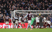 Buendija v zadnjih sekundah tekme prekinil niz Arsenala