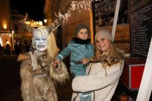 Feldkirchen: Traditioneller Perchtenlauf mit über 500 Teilnehmern