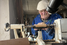 Mit 87 Jahren an der Drechselbank: Wie aus einem strengen Winter eine große Leidenschaft erwuchs