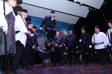 Viele Fotos: Minister Norbert Totschnig sprang in Eisenerz übers Leder 