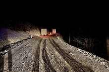 Fahrverbot ignoriert: Schneefahrbahn war für Lkw nicht zu bewältigen
