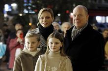 Charlène und Albert von Monaco: Weihnachtskarte mit Überraschungsgast