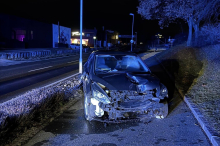 Pkw-Lenker prallte gegen Laterne: Kelag musste anrücken