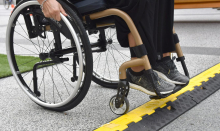 Finančno ministrstvo ima pomisleke glede zakona o osebni asistenci