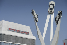 Sorge vor Verlagerungen: Wackelt jeder vierte Job? Betriebsrat von Porsche warnt vor Personalabbau