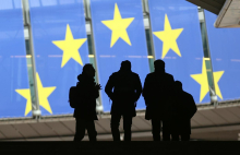 Svet EU-ja in Evropski parlament našla soglasje glede predloga, ki rahlja pravice delavcev in okolja