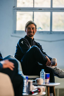 Novo poglavje. Roglič predaja kapetanski trak, a dodaja: 