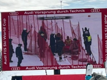 Nastop Ilke Štuhec v senci grdega padca Michelle Gisin