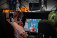 Optična povezava, ultra nizka zakasnitev in Wi-Fi 7