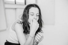 Še ena igra solz: gnetenje fragmentov v pesmi vokalistke in performerke Irene Z. Tomažin