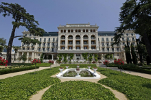Kempinski naj bi zapuščal Slovenijo, kaj bo s hotelom Palace?