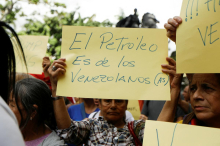 Štiri žrtve ameriškega napada na čoln v Karibih. Kitajska stopila v bran Venezueli.