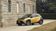 Tudi mali aygo X je postal prava toyota - dobil je hibrid