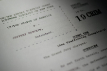 Pravosodno ministrstvo objavilo le del dokumentov, povezanih z Jeffreyjem Epsteinom