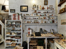 Wes Anderson, kurator: v Parizu je rekonstruiral intimni svet umetniškega ateljeja